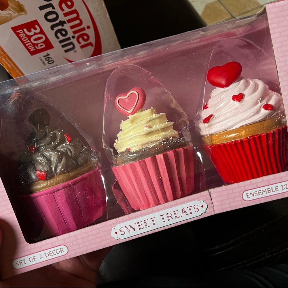 SWEET TREATS CUPCAKE TRIO